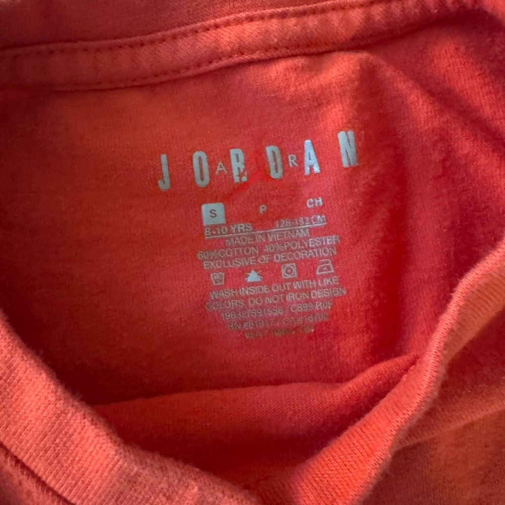 Jordan - boys small - sneaker tee - Picture 4 of 5